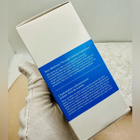 NEW! Murad Clarifying Oil-Free Water Gel - Step 3 - Picture 6 of 10